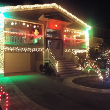 Oldsmar family spreads holiday cheer with Christmas light show